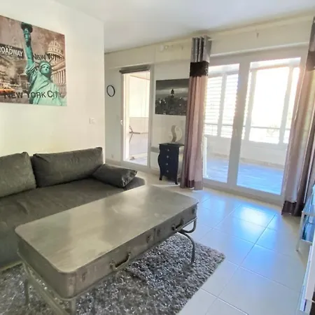 アパート Bel Apt Avec Veranda Place General De Gaulle By Weekome アンティーブ